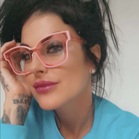 Meet The Posher! Posh Ambassador Sabrina Nova! - Picture 3 of 16